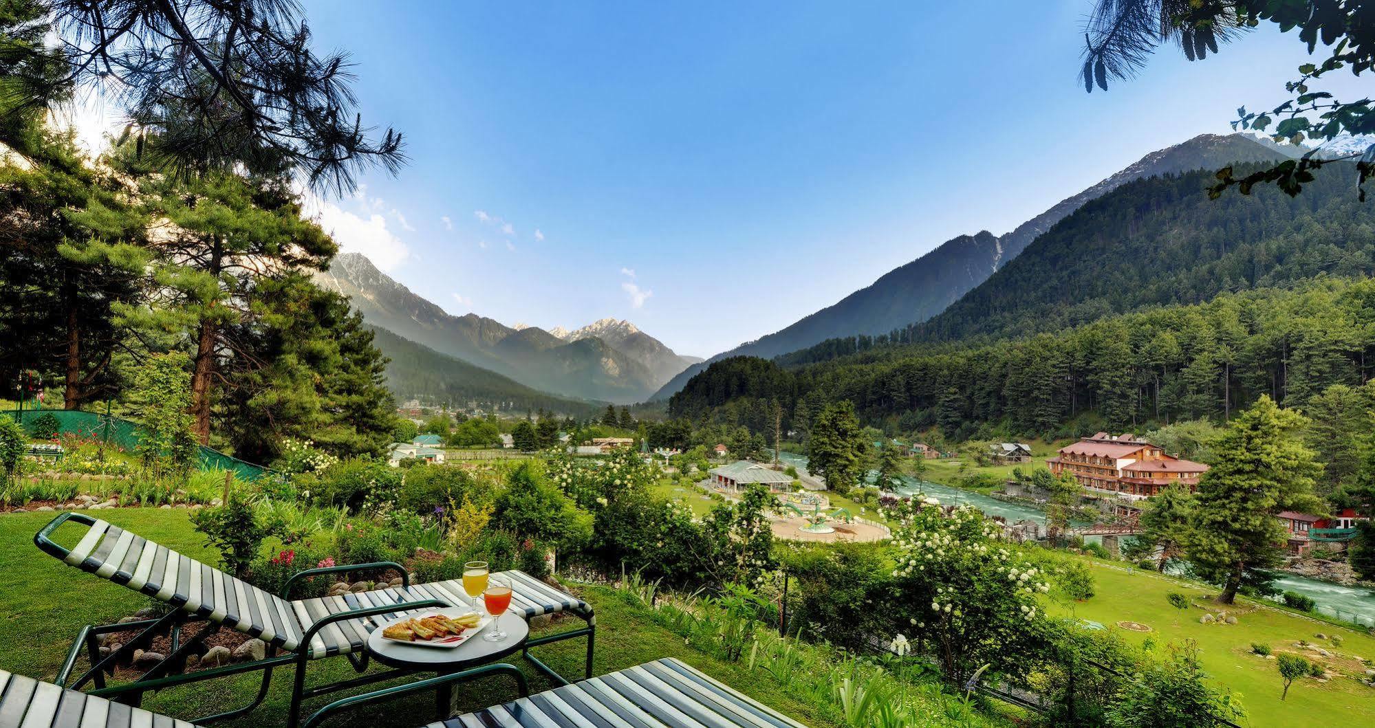 Senator Pine N Peak Hotel Pahalgam Exterior photo